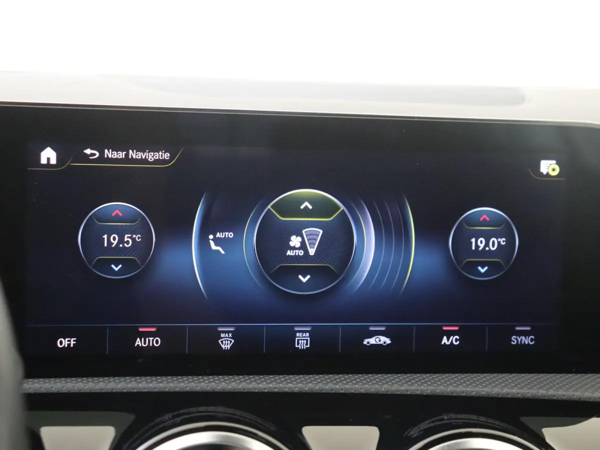 180 Luxury Line | Wordt Verwacht | Stoelverwarming | Achteruitrijcamera | Parkeersensoren |