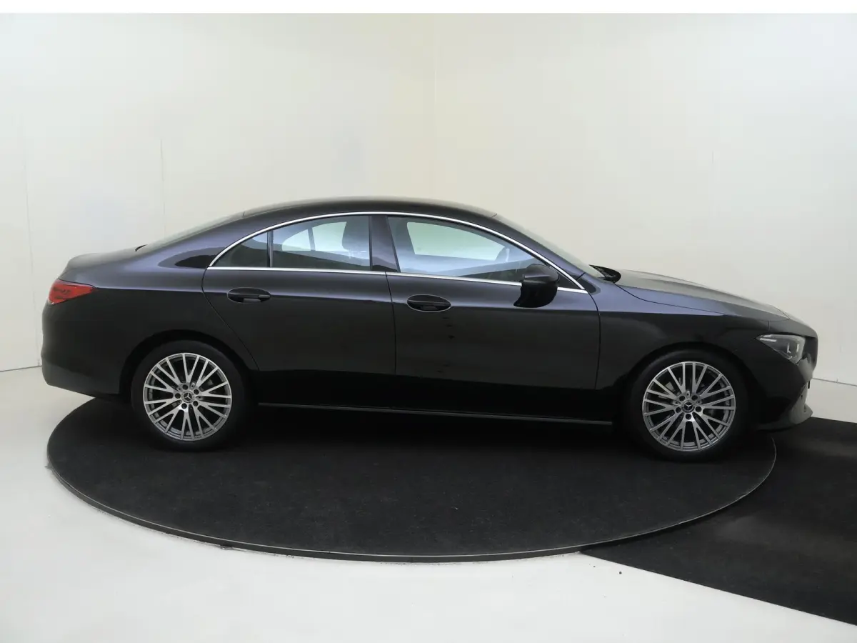 180 Luxury Line | Wordt Verwacht | Stoelverwarming | Achteruitrijcamera | Parkeersensoren |