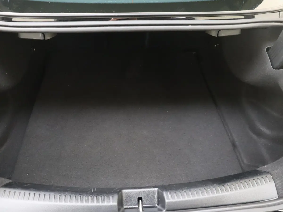 180 Luxury Line | Wordt Verwacht | Stoelverwarming | Achteruitrijcamera | Parkeersensoren |