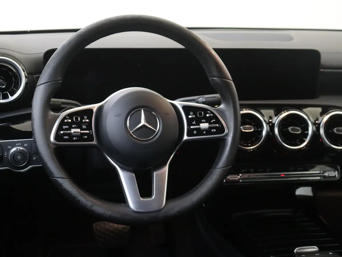180 Luxury Line | Wordt Verwacht | Stoelverwarming | Achteruitrijcamera | Parkeersensoren |