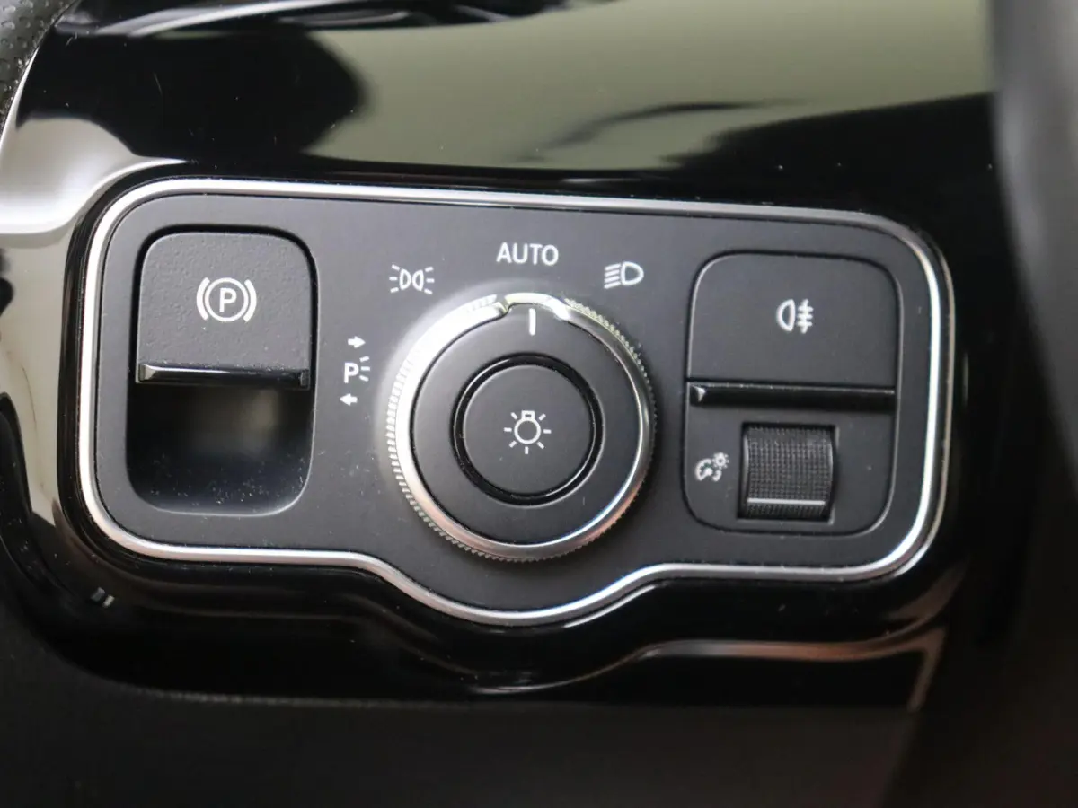 180 Luxury Line | Wordt Verwacht | Stoelverwarming | Achteruitrijcamera | Parkeersensoren |