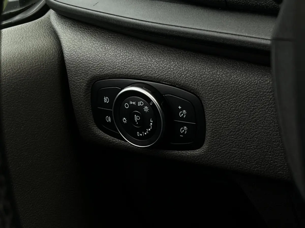300 2.0 TDCI L1H1 Limited DC, DUBBEL CABINE, AIRCO, NAVIGATIE, CRUISE CONTROL, CAMERA, DUBBELE SCHUIFDEUR