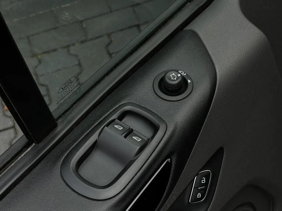 300 2.0 TDCI L1H1 Limited DC, DUBBEL CABINE, AIRCO, NAVIGATIE, CRUISE CONTROL, CAMERA, DUBBELE SCHUIFDEUR