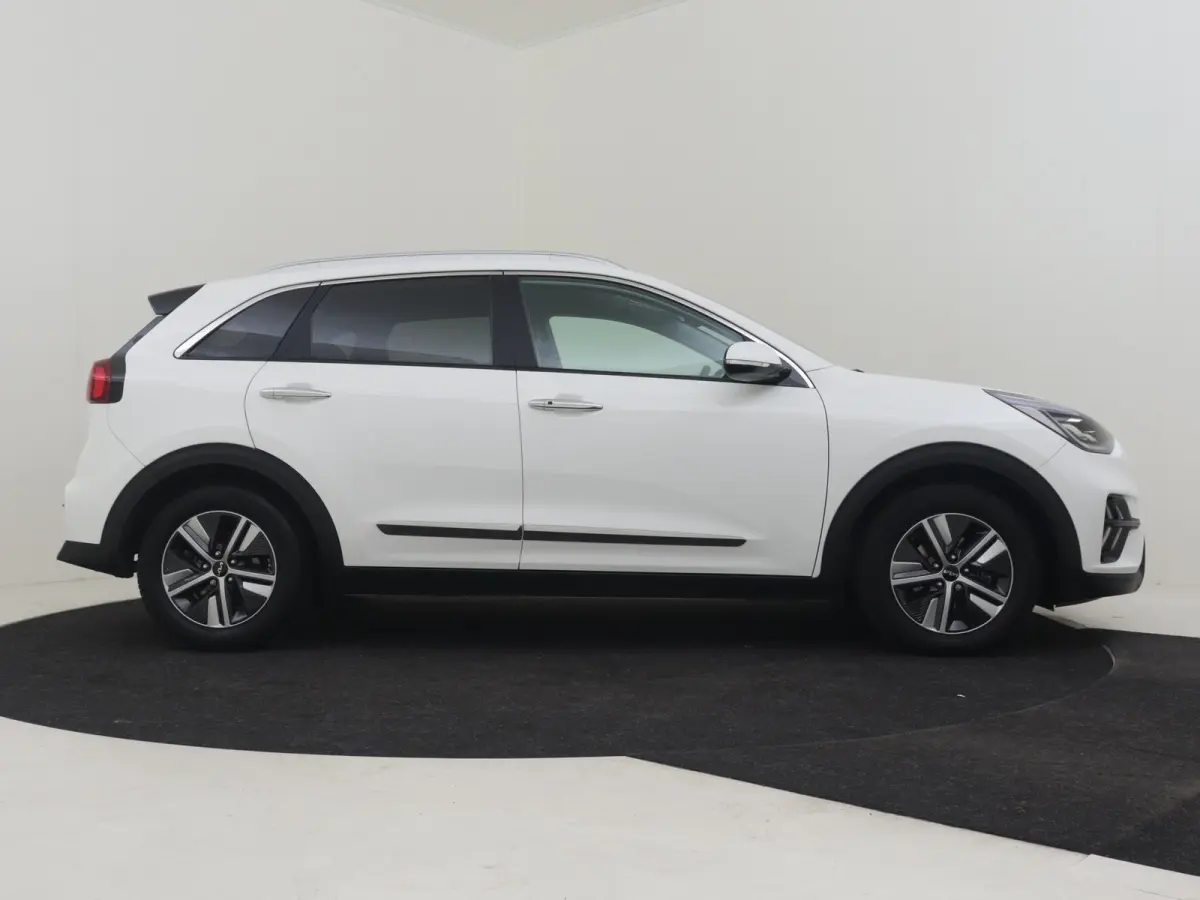 1.6 GDi PHEV DynamicPlusLine | Lederen bekleding | Achteruitrijcamera | Dodehoek detectie | Adaptive cruise | Navigatie | Stoel- en stuurverwarming | 16" LMV