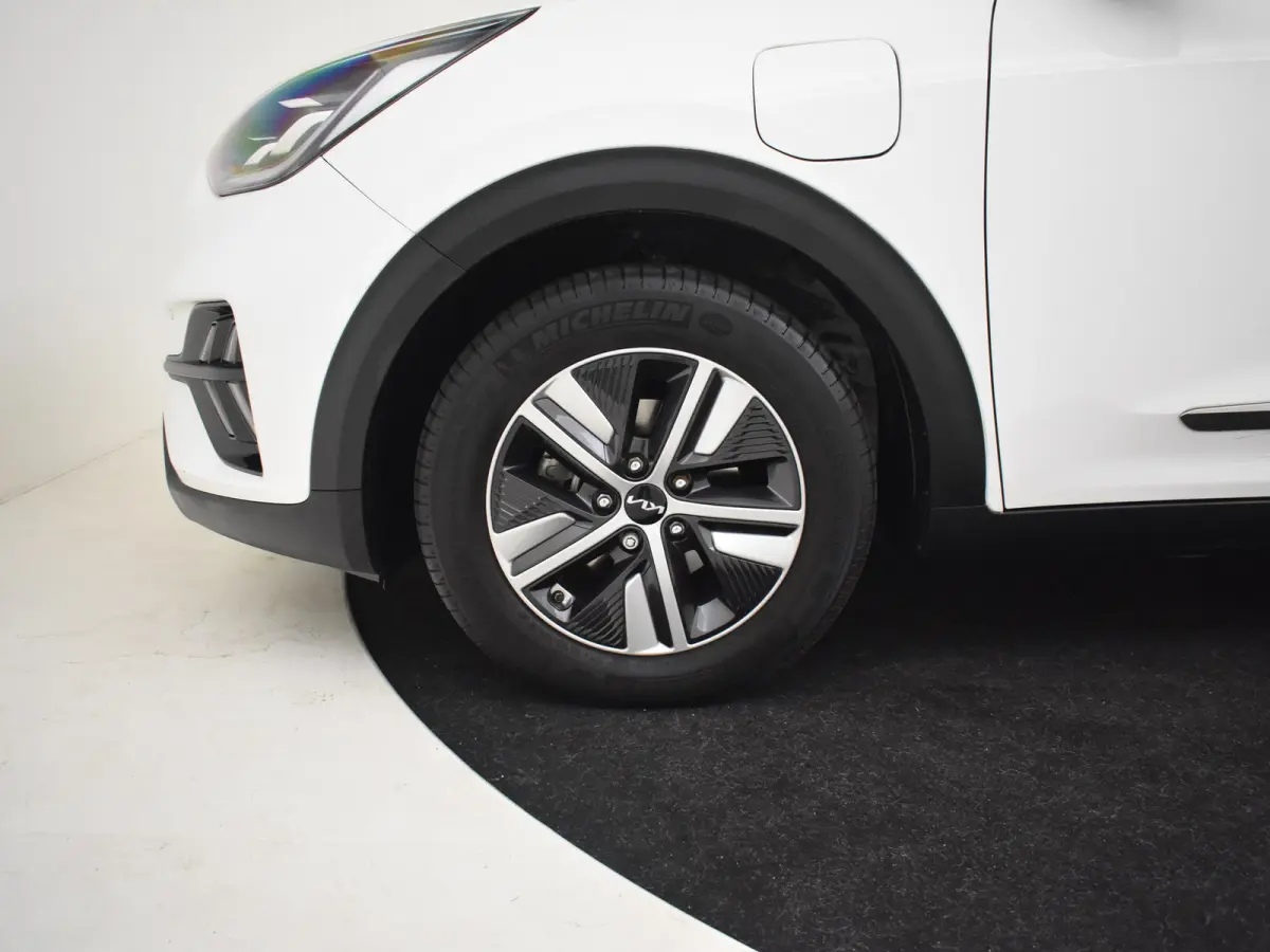 1.6 GDi PHEV DynamicPlusLine | Lederen bekleding | Achteruitrijcamera | Dodehoek detectie | Adaptive cruise | Navigatie | Stoel- en stuurverwarming | 16" LMV