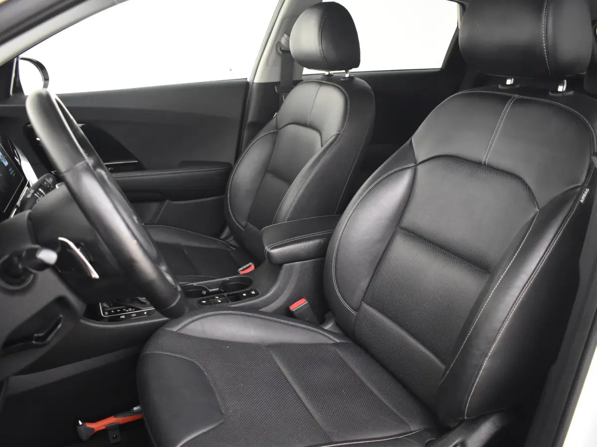 1.6 GDi PHEV DynamicPlusLine | Lederen bekleding | Achteruitrijcamera | Dodehoek detectie | Adaptive cruise | Navigatie | Stoel- en stuurverwarming | 16" LMV