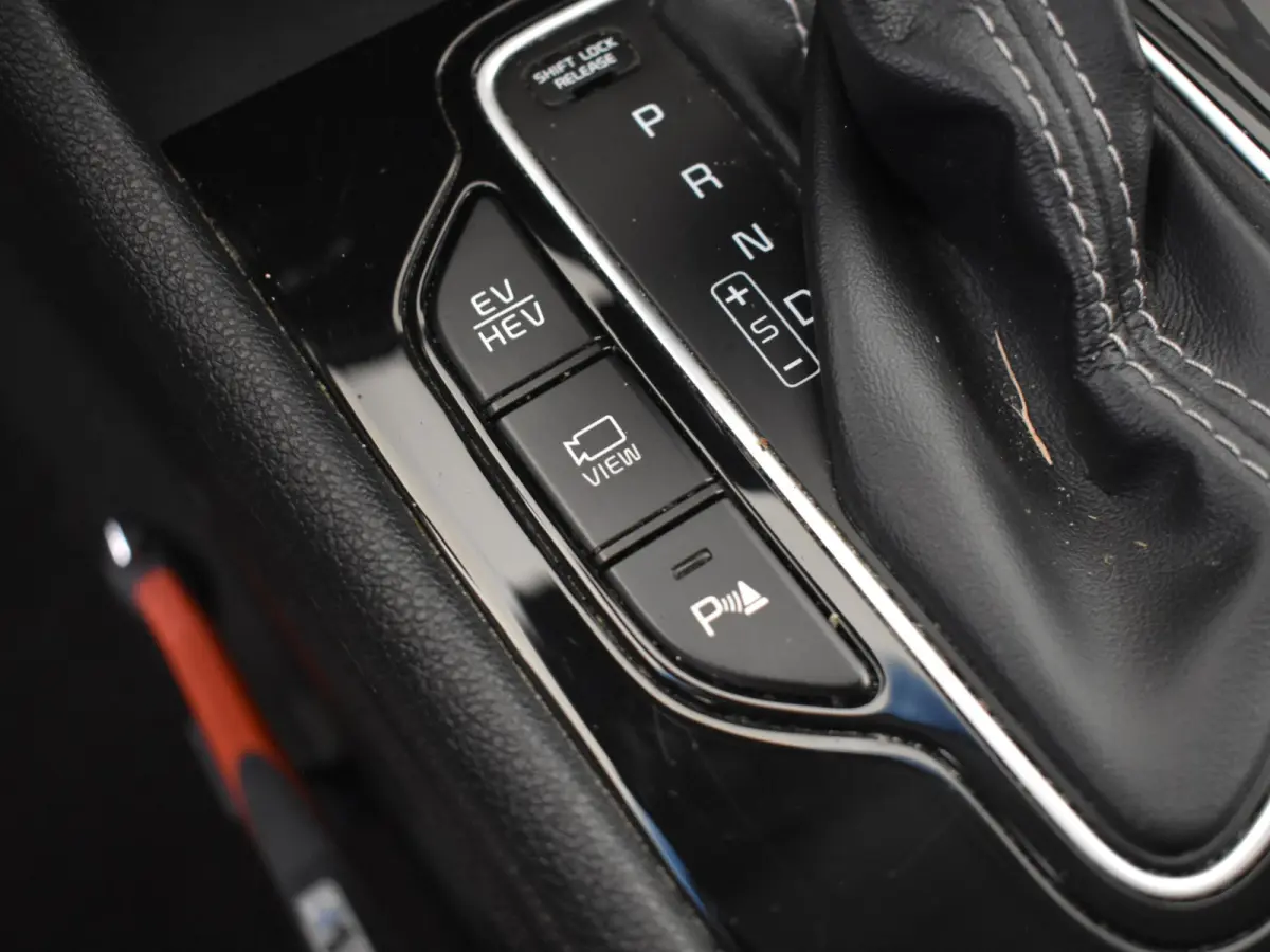 1.6 GDi PHEV DynamicPlusLine | Lederen bekleding | Achteruitrijcamera | Dodehoek detectie | Adaptive cruise | Navigatie | Stoel- en stuurverwarming | 16" LMV