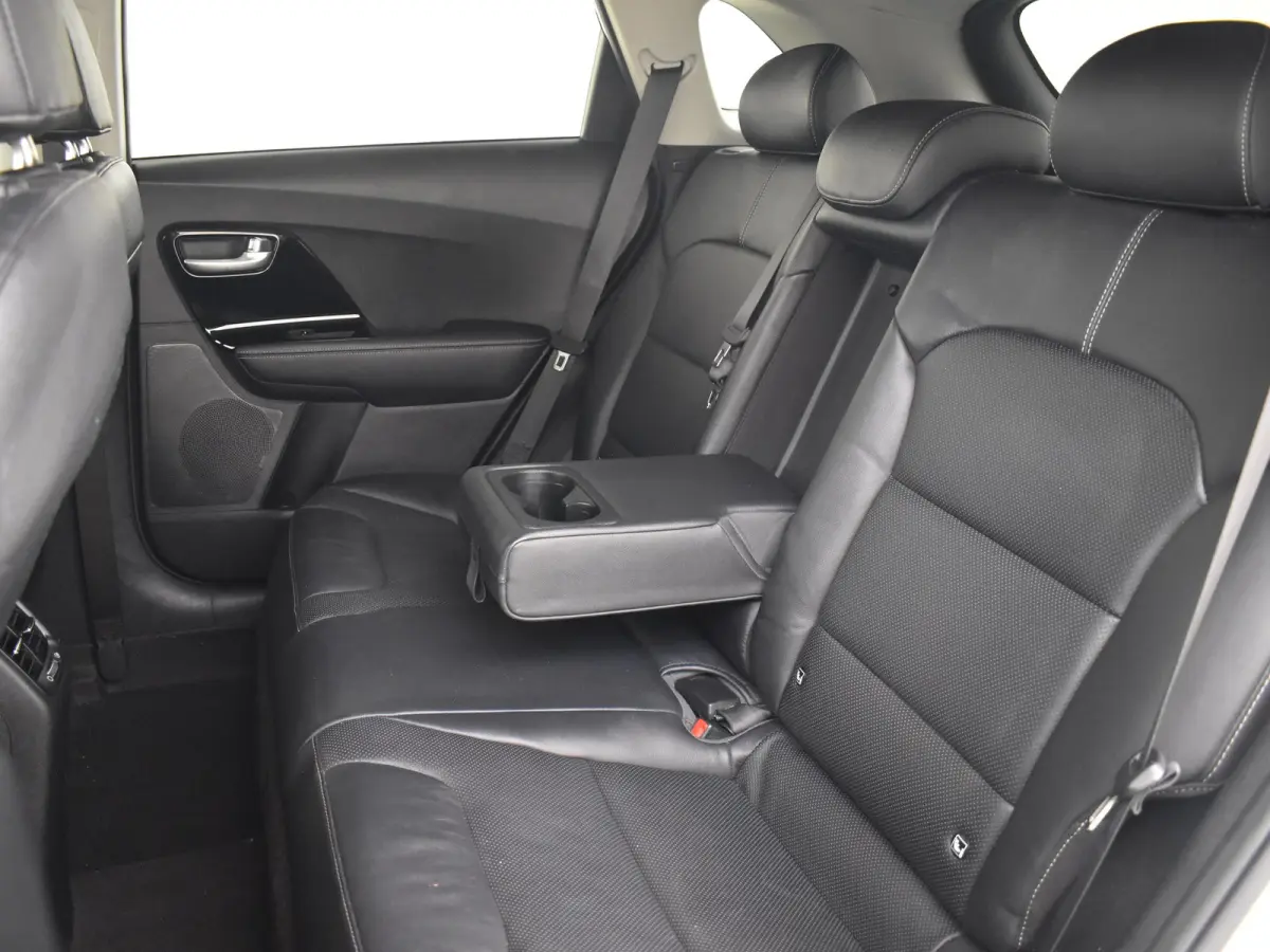 1.6 GDi PHEV DynamicPlusLine | Lederen bekleding | Achteruitrijcamera | Dodehoek detectie | Adaptive cruise | Navigatie | Stoel- en stuurverwarming | 16" LMV