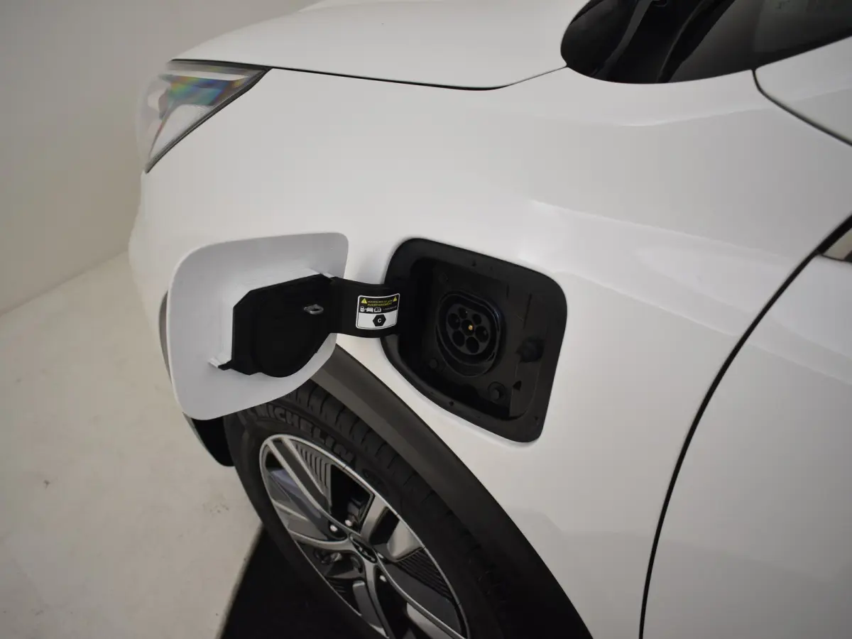 1.6 GDi PHEV DynamicPlusLine | Lederen bekleding | Achteruitrijcamera | Dodehoek detectie | Adaptive cruise | Navigatie | Stoel- en stuurverwarming | 16" LMV