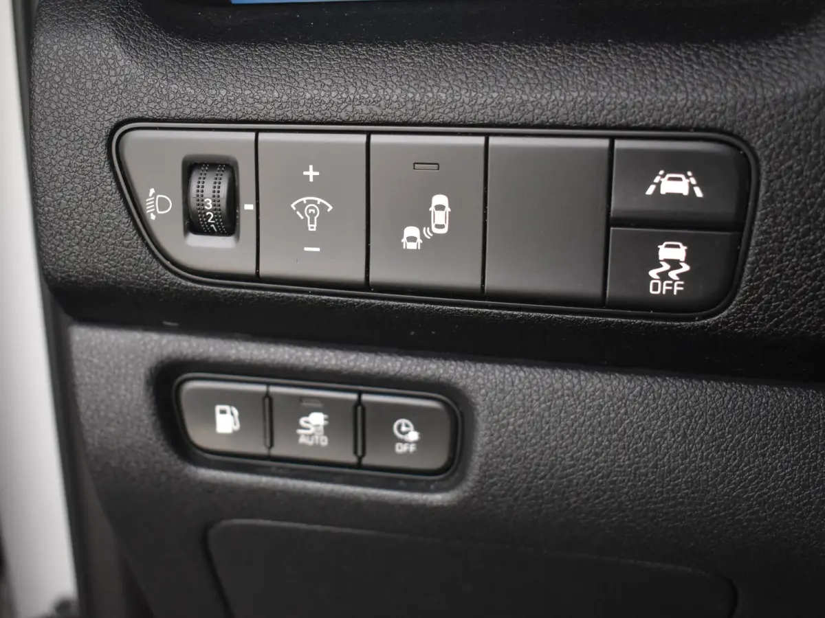 1.6 GDi PHEV DynamicPlusLine | Lederen bekleding | Achteruitrijcamera | Dodehoek detectie | Adaptive cruise | Navigatie | Stoel- en stuurverwarming | 16" LMV