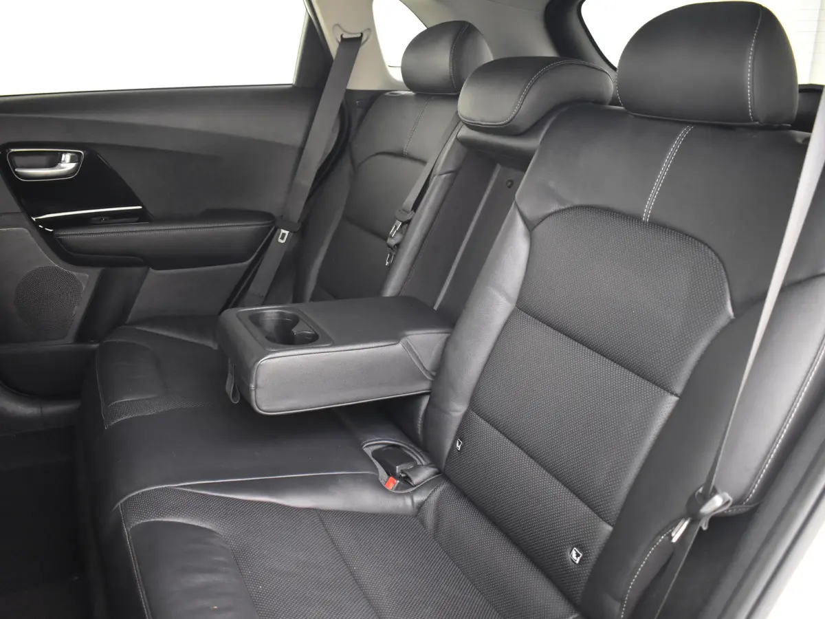 1.6 GDi PHEV DynamicPlusLine | Lederen bekleding | Achteruitrijcamera | Dodehoek detectie | Adaptive cruise | Navigatie | Stoel- en stuurverwarming | 16" LMV