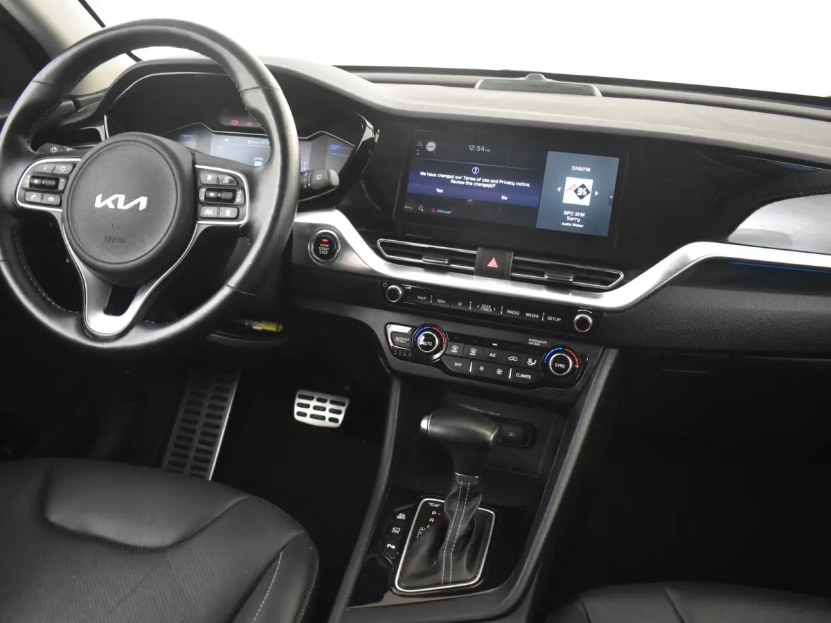 1.6 GDi PHEV DynamicPlusLine | Lederen bekleding | Achteruitrijcamera | Dodehoek detectie | Adaptive cruise | Navigatie | Stoel- en stuurverwarming | 16" LMV