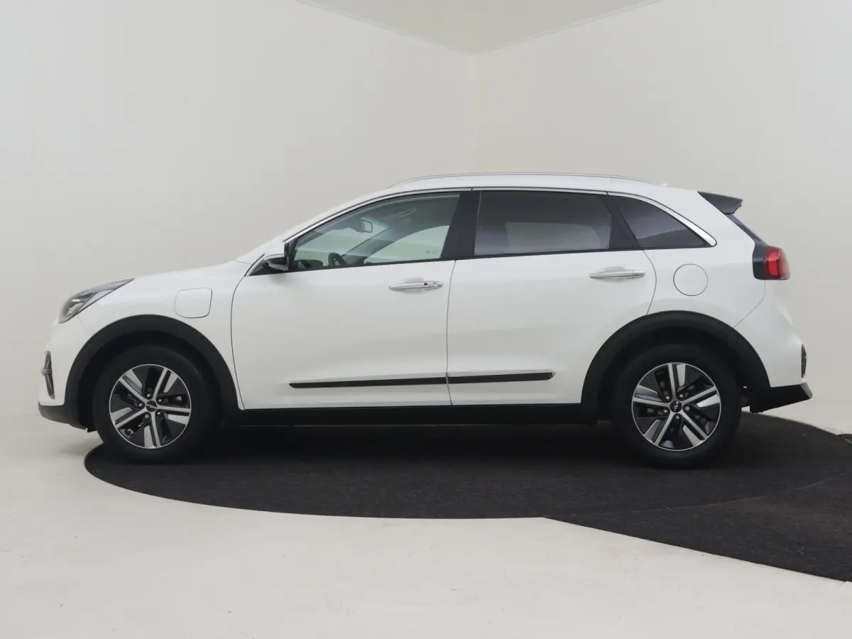 1.6 GDi PHEV DynamicPlusLine | Lederen bekleding | Achteruitrijcamera | Dodehoek detectie | Adaptive cruise | Navigatie | Stoel- en stuurverwarming | 16" LMV