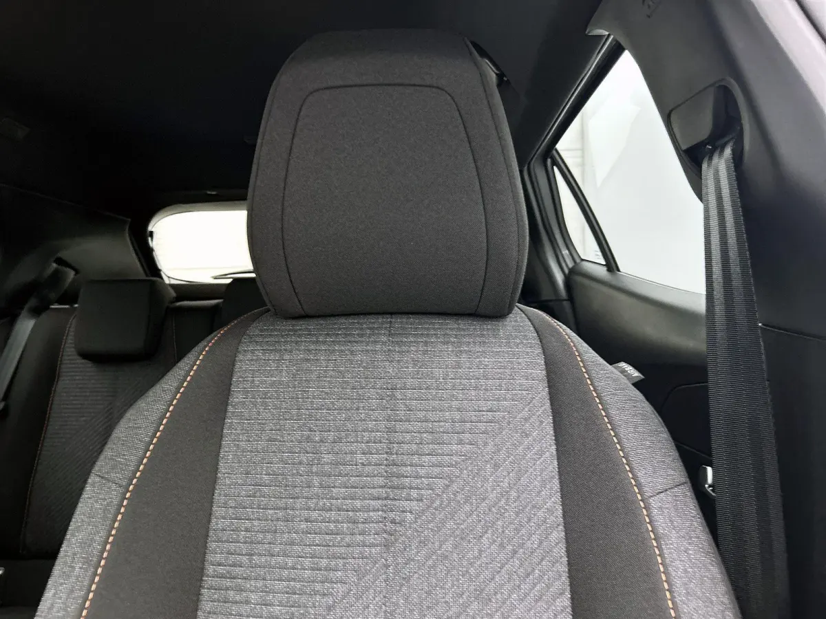 1.2 Hybrid 110pk Business Automaat | VOORRAAD VOORDEEL | Navigatie | Climate Control | Cruise Control | Parkeersensoren | LED | Apple Carplay/Android Auto |