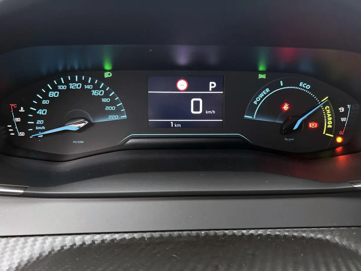 1.2 Hybrid 110pk Business Automaat | VOORRAAD VOORDEEL | Navigatie | Climate Control | Cruise Control | Parkeersensoren | LED | Apple Carplay/Android Auto |
