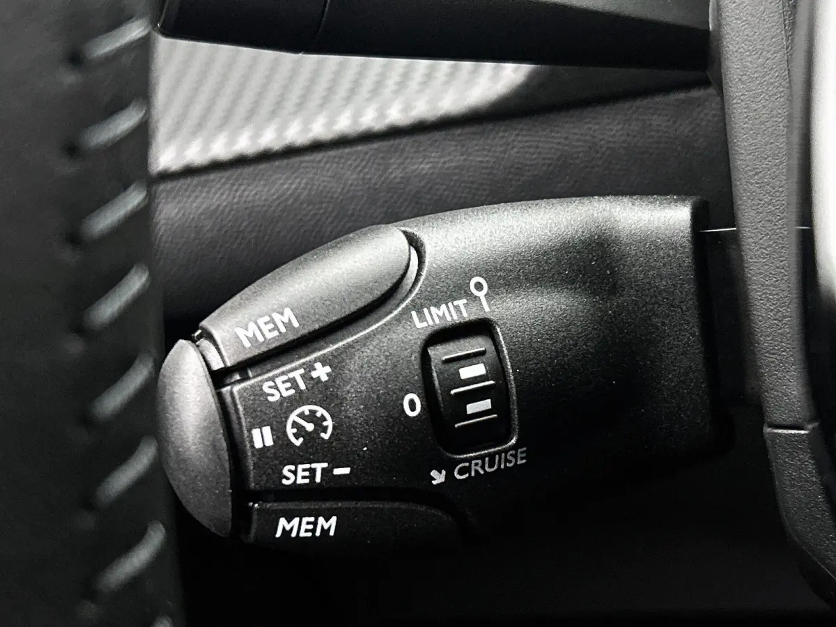 1.2 Hybrid 110pk Business Automaat | VOORRAAD VOORDEEL | Navigatie | Climate Control | Cruise Control | Parkeersensoren | LED | Apple Carplay/Android Auto |