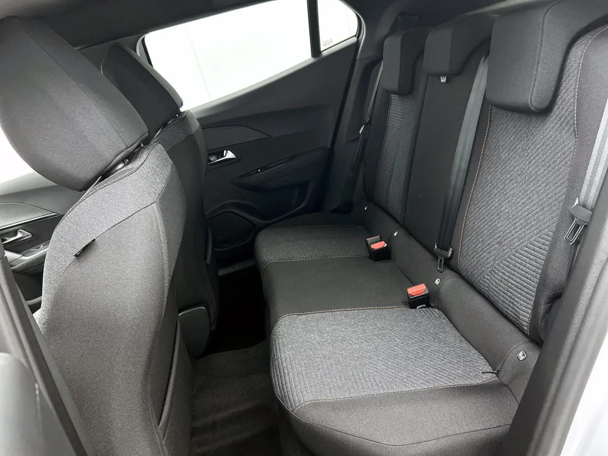 1.2 Hybrid 110pk Business Automaat | VOORRAAD VOORDEEL | Navigatie | Climate Control | Cruise Control | Parkeersensoren | LED | Apple Carplay/Android Auto |