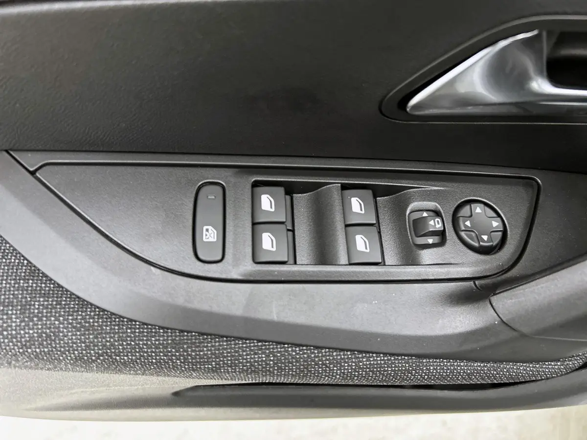 1.2 Hybrid 110pk Business Automaat | VOORRAAD VOORDEEL | Navigatie | Climate Control | Cruise Control | Parkeersensoren | LED | Apple Carplay/Android Auto |