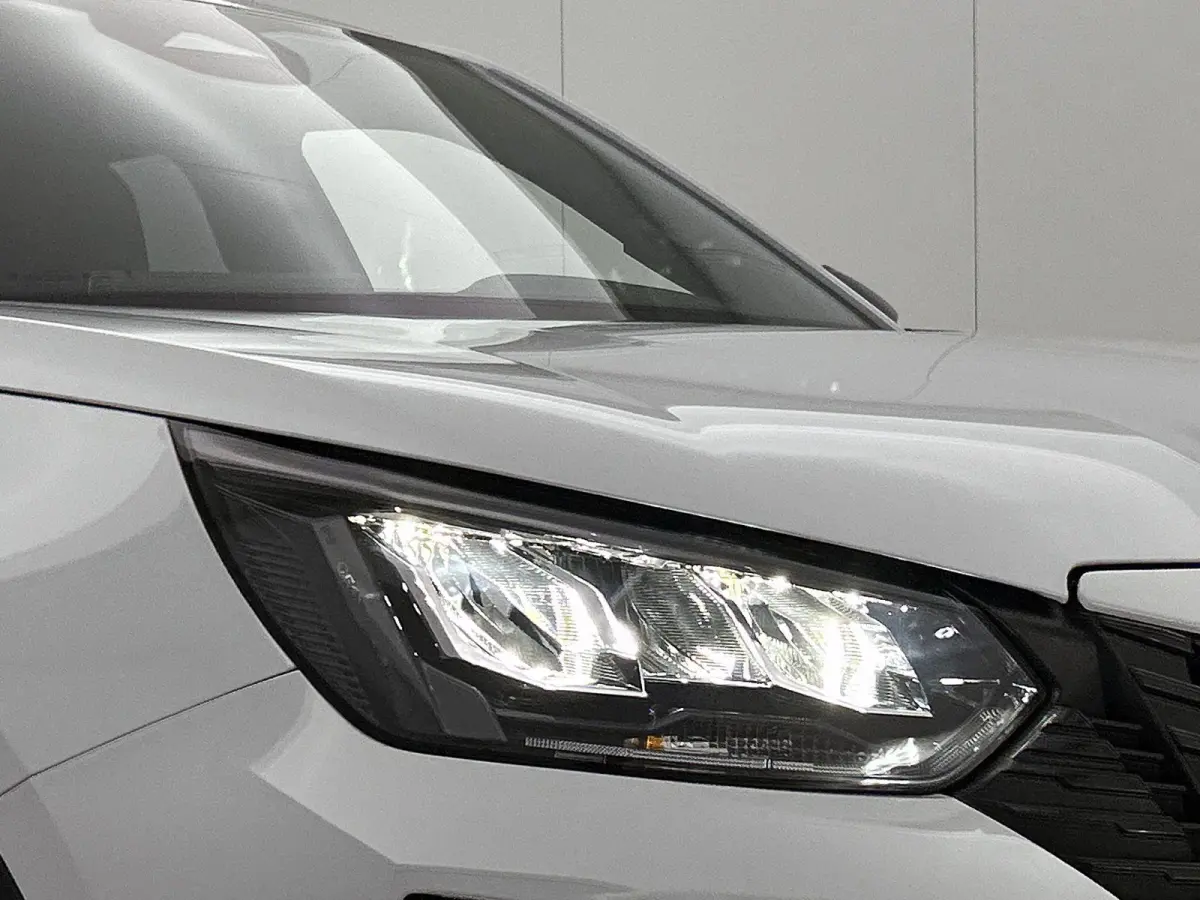1.2 Hybrid 110pk Business Automaat | VOORRAAD VOORDEEL | Navigatie | Climate Control | Cruise Control | Parkeersensoren | LED | Apple Carplay/Android Auto |