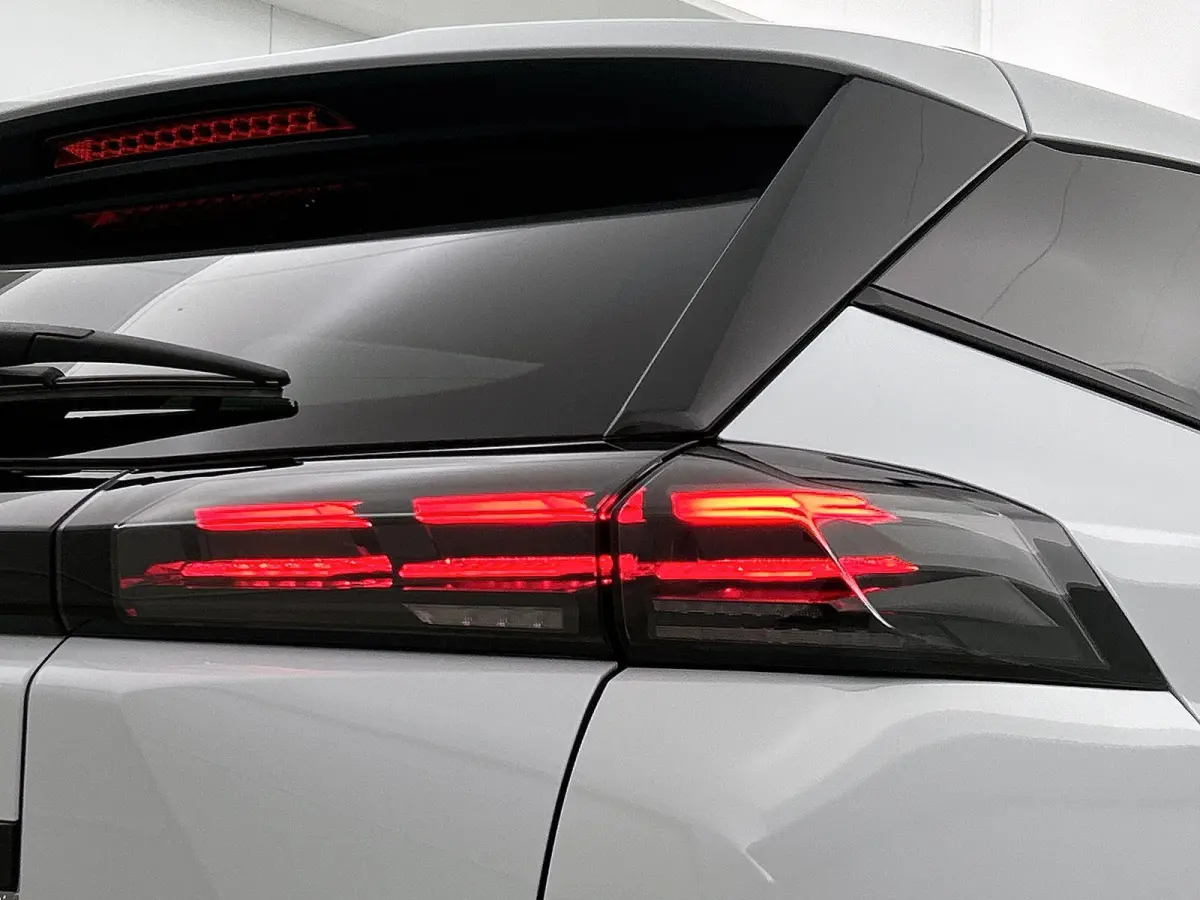 1.2 Hybrid 110pk Business Automaat | VOORRAAD VOORDEEL | Navigatie | Climate Control | Cruise Control | Parkeersensoren | LED | Apple Carplay/Android Auto |
