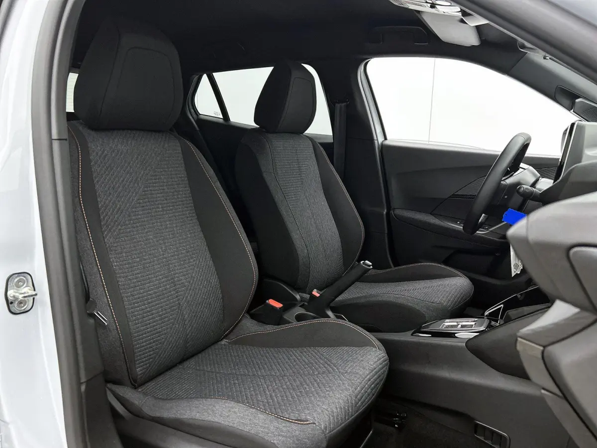 1.2 Hybrid 110pk Business Automaat | VOORRAAD VOORDEEL | Navigatie | Climate Control | Cruise Control | Parkeersensoren | LED | Apple Carplay/Android Auto |