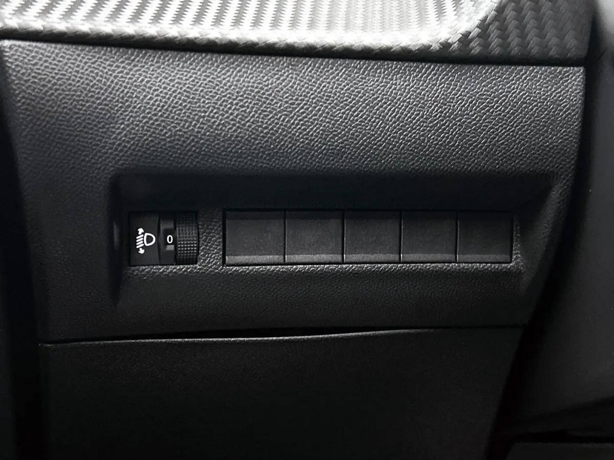 1.2 Hybrid 110pk Business Automaat | VOORRAAD VOORDEEL | Navigatie | Climate Control | Cruise Control | Parkeersensoren | LED | Apple Carplay/Android Auto |
