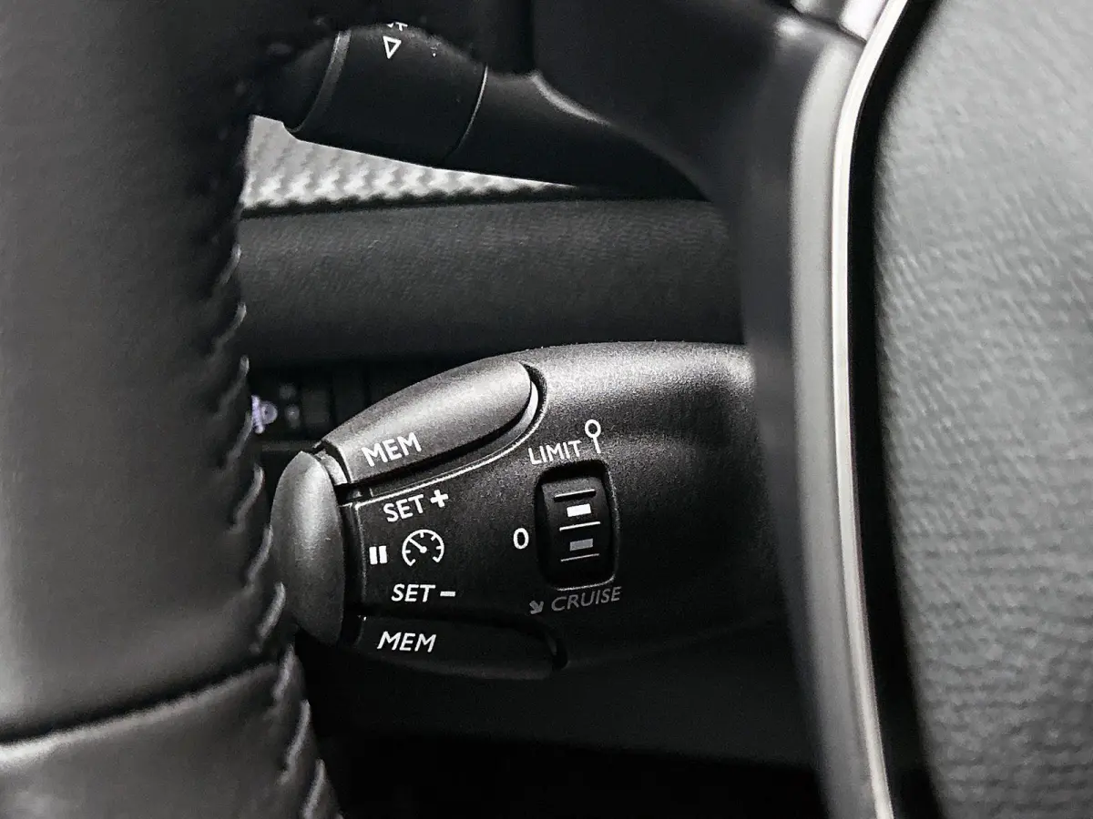 1.2 Hybrid 110pk Business Automaat | VOORRAAD VOORDEEL | Navigatie | Climate Control | Cruise Control | Parkeersensoren | LED | Apple Carplay/Android Auto |