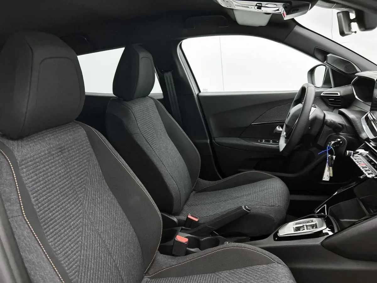 1.2 Hybrid 110pk Business Automaat | VOORRAAD VOORDEEL | Navigatie | Climate Control | Cruise Control | Parkeersensoren | LED | Apple Carplay/Android Auto |