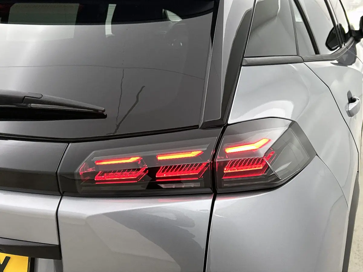 1.2 Hybrid 110pk Business Automaat | VOORRAAD VOORDEEL | Navigatie | Climate Control | Cruise Control | Parkeersensoren | LED | Apple Carplay/Android Auto |