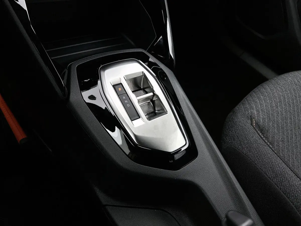 1.2 Hybrid 110pk Business Automaat | VOORRAAD VOORDEEL | Navigatie | Climate Control | Cruise Control | Parkeersensoren | LED | Apple Carplay/Android Auto |