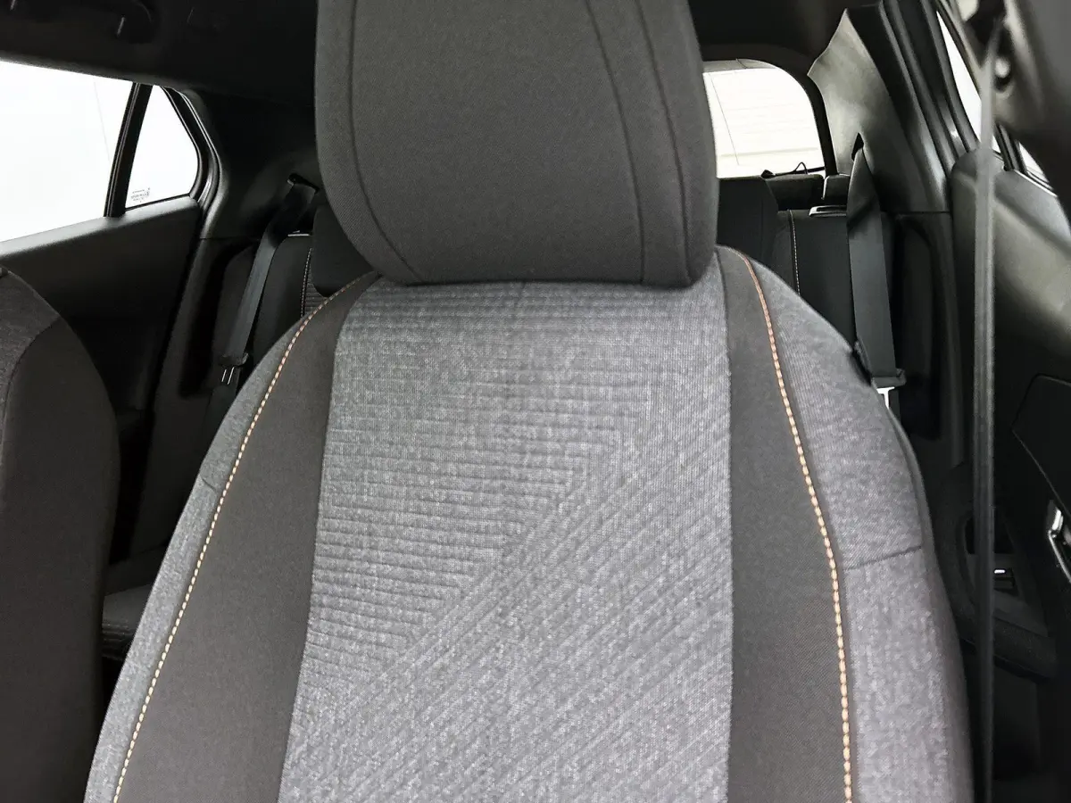 1.2 Hybrid 110pk Business Automaat | VOORRAAD VOORDEEL | Navigatie | Climate Control | Cruise Control | Parkeersensoren | LED | Apple Carplay/Android Auto |