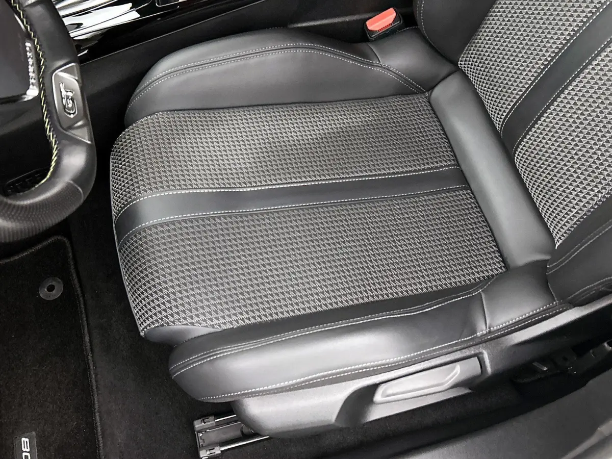EV 136pk GT 50 kWh Automaat | Navigatie | Climate Control | Cruise Control | Camera | 18"LMV | LED | Keyless Start | Apple Carplay/Android Auto |