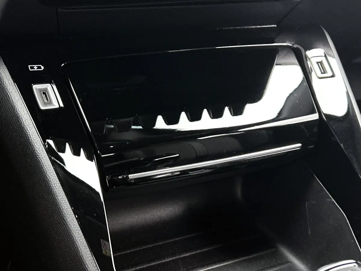 EV 136pk GT 50 kWh Automaat | Navigatie | Climate Control | Cruise Control | Camera | 18"LMV | LED | Keyless Start | Apple Carplay/Android Auto |
