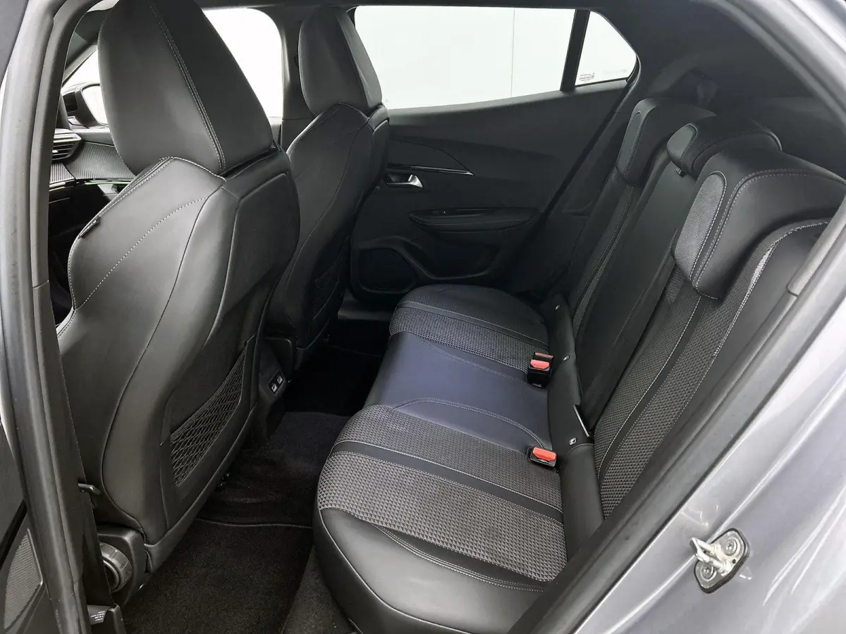 EV 136pk GT 50 kWh Automaat | Navigatie | Climate Control | Cruise Control | Camera | 18"LMV | LED | Keyless Start | Apple Carplay/Android Auto |