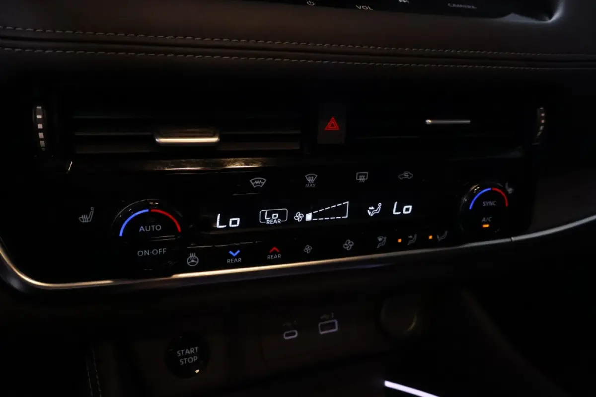 1.5 e-4ORCE Tekna 4WD | Two-Tone