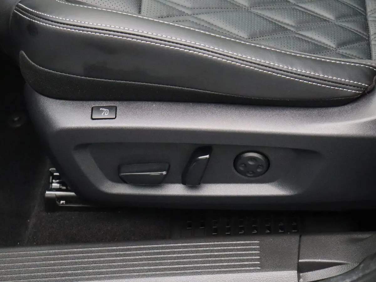 1.3 MHEV Xtronic Tekna Plus | Leder | Stoel en stuurverwarming | Memory | Carplay | HUD | Led |