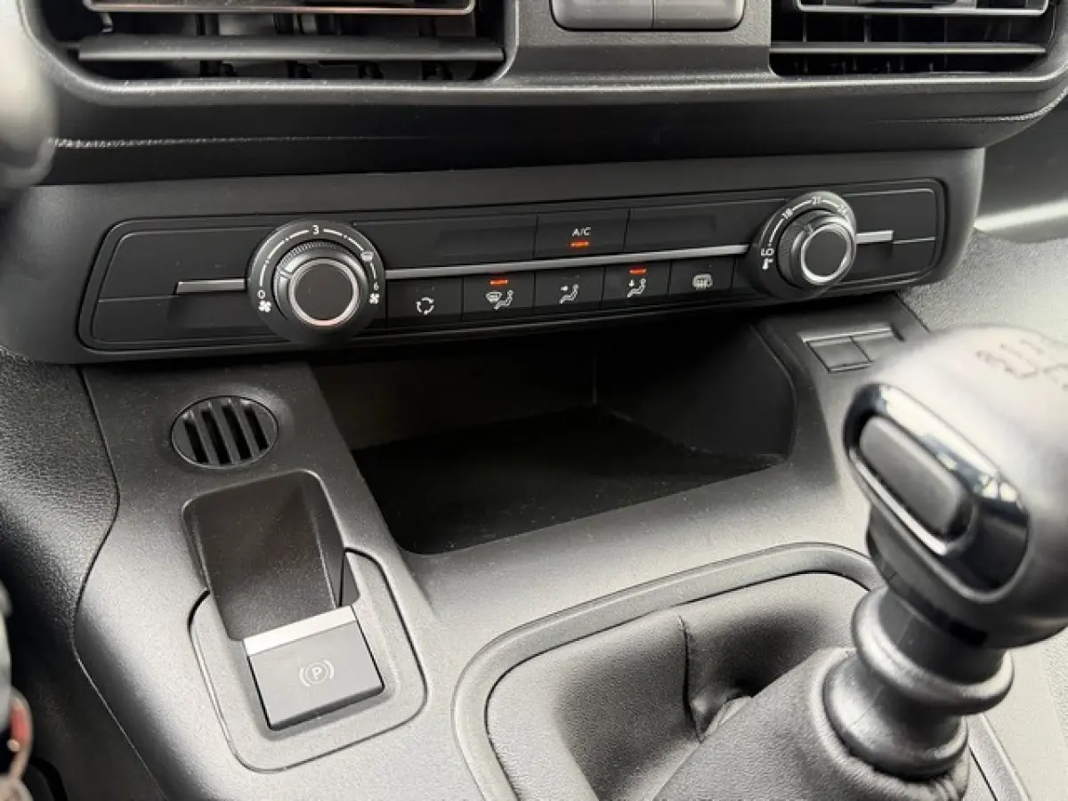 1.5 BlueHDi met Navi/Camera, Digitaal Dashboard, Facelift-Model