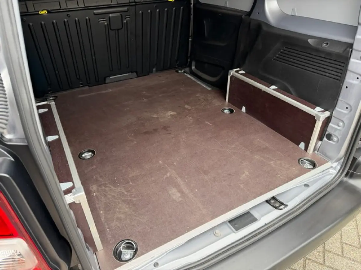 1.5 BlueHDi met Navi/Camera, Digitaal Dashboard, Facelift-Model