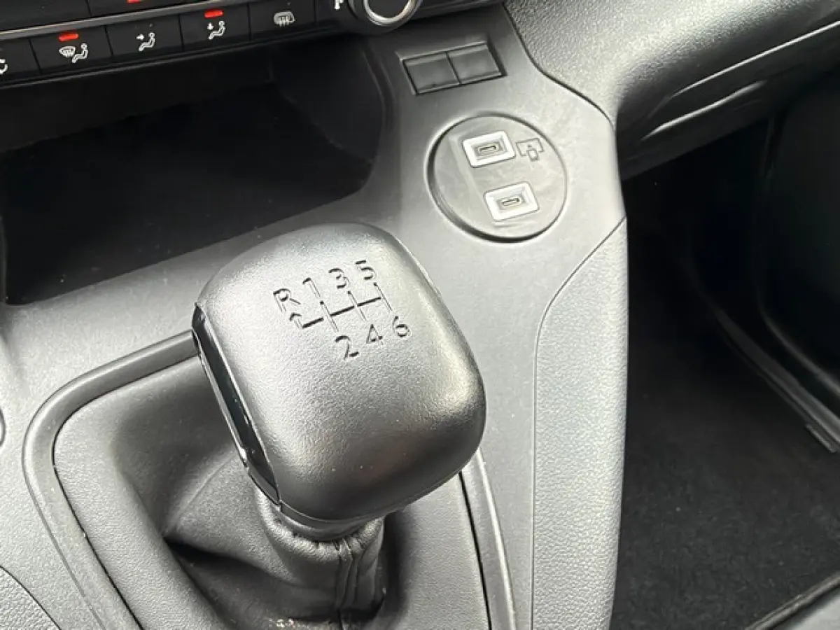 1.5 BlueHDi met Navi/Camera, Digitaal Dashboard, Facelift-Model