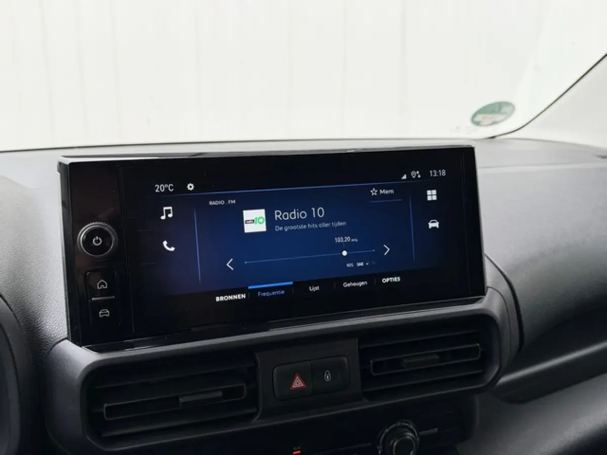1.5 BlueHDi met Navi/Camera, Digitaal Dashboard, Facelift-Model
