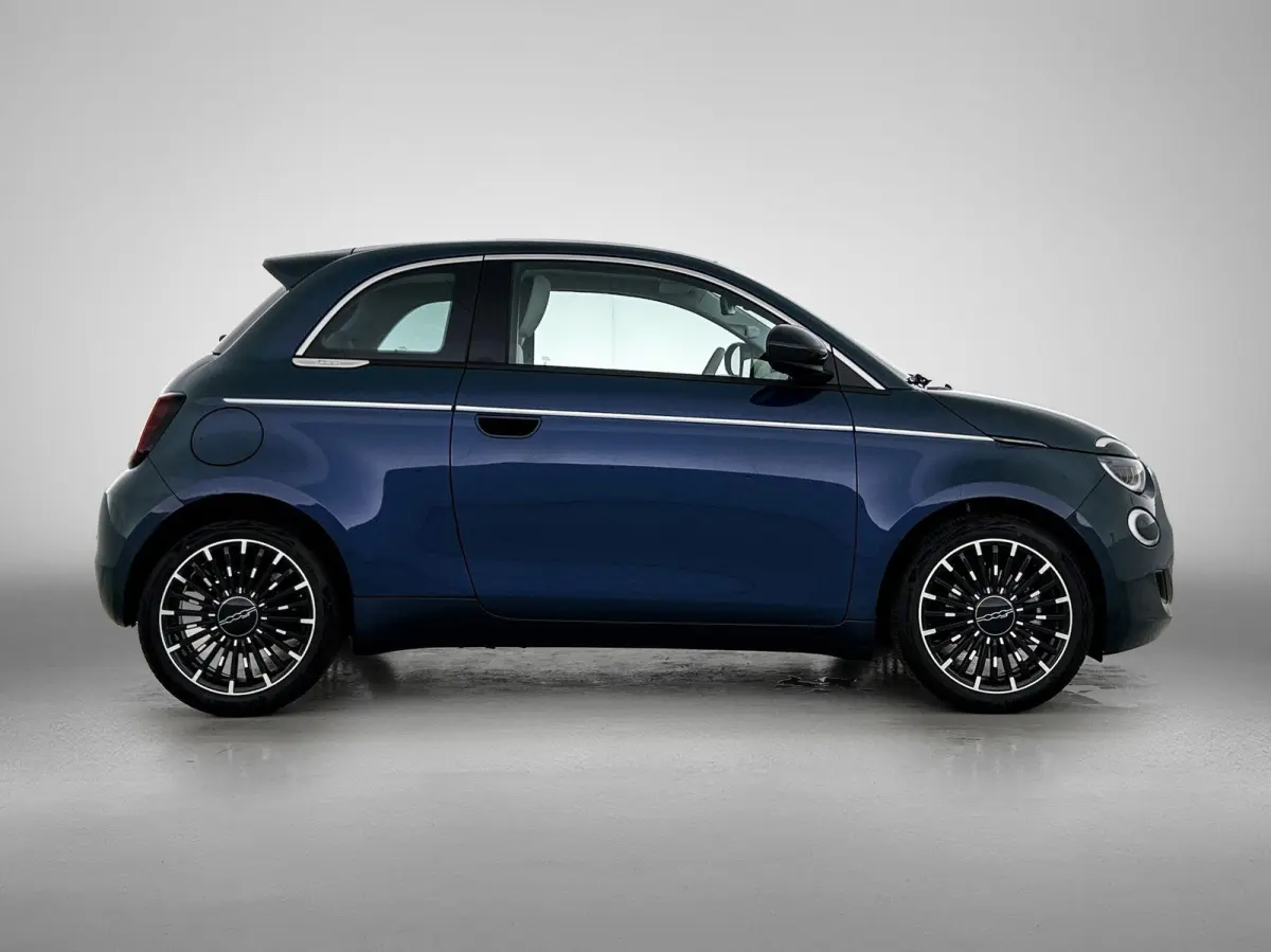 1.0 65k Hybrid La Prima | VOORRAAD VOORDEEL | Climate Control | Apple CarPlay/Android Auto | 17''LMV | Glazendak | Camera | Cruise Control | Stoelverwarming | LED |