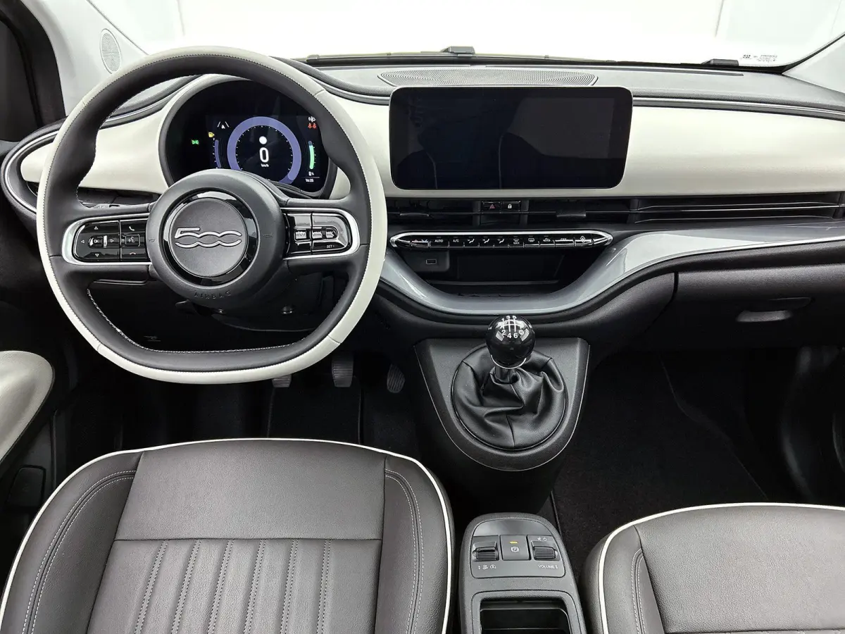 1.0 65k Hybrid La Prima | VOORRAAD VOORDEEL | Climate Control | Apple CarPlay/Android Auto | 17''LMV | Glazendak | Camera | Cruise Control | Stoelverwarming | LED |