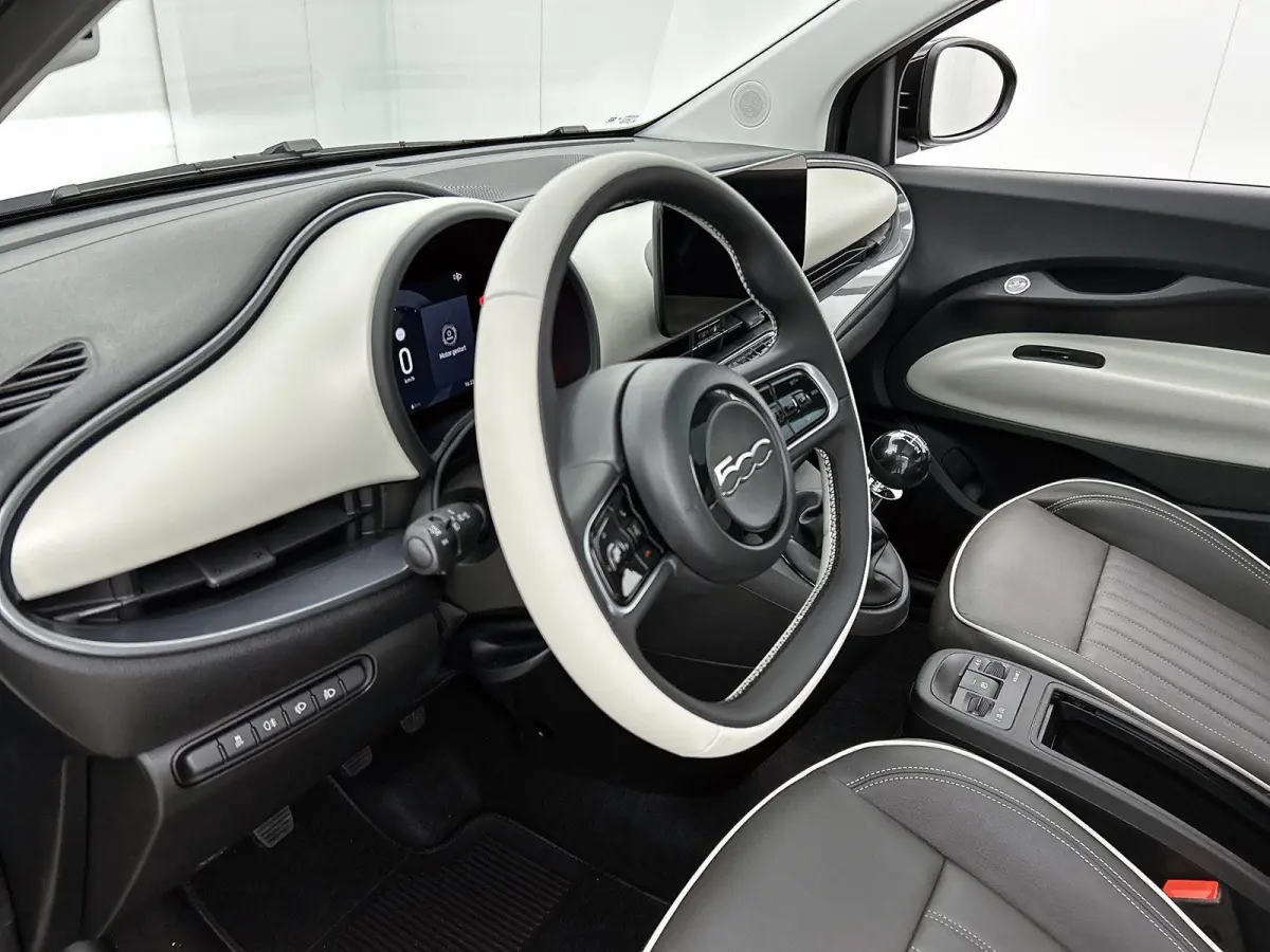 1.0 65k Hybrid La Prima | VOORRAAD VOORDEEL | Climate Control | Apple CarPlay/Android Auto | 17''LMV | Glazendak | Camera | Cruise Control | Stoelverwarming | LED |