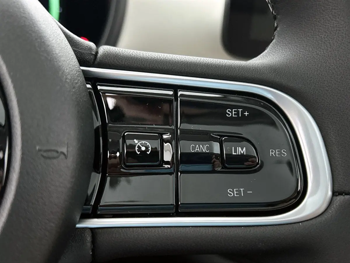 1.0 65k Hybrid La Prima | VOORRAAD VOORDEEL | Climate Control | Apple CarPlay/Android Auto | 17''LMV | Glazendak | Camera | Cruise Control | Stoelverwarming | LED |