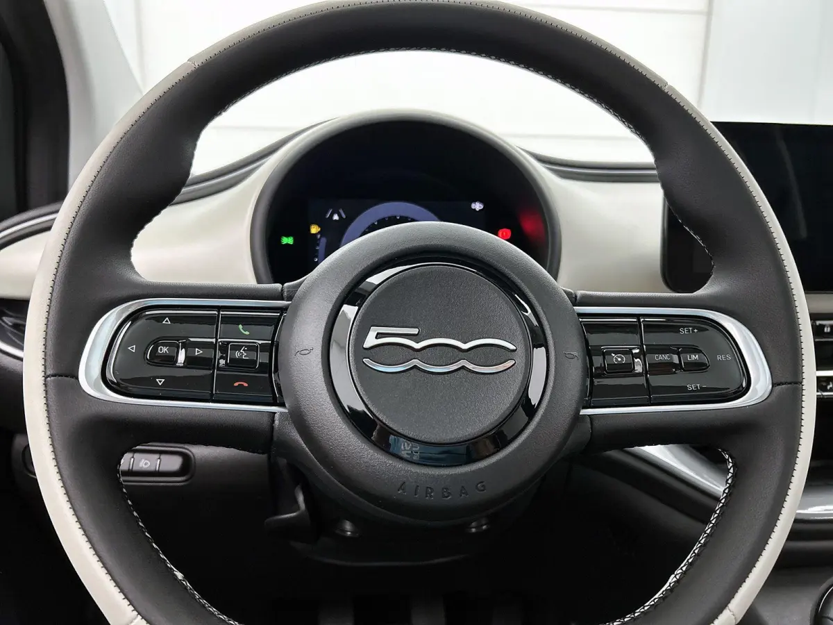 1.0 65k Hybrid La Prima | VOORRAAD VOORDEEL | Climate Control | Apple CarPlay/Android Auto | 17''LMV | Glazendak | Camera | Cruise Control | Stoelverwarming | LED |