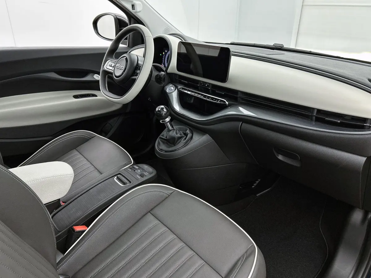 1.0 65k Hybrid La Prima | VOORRAAD VOORDEEL | Climate Control | Apple CarPlay/Android Auto | 17''LMV | Glazendak | Camera | Cruise Control | Stoelverwarming | LED |