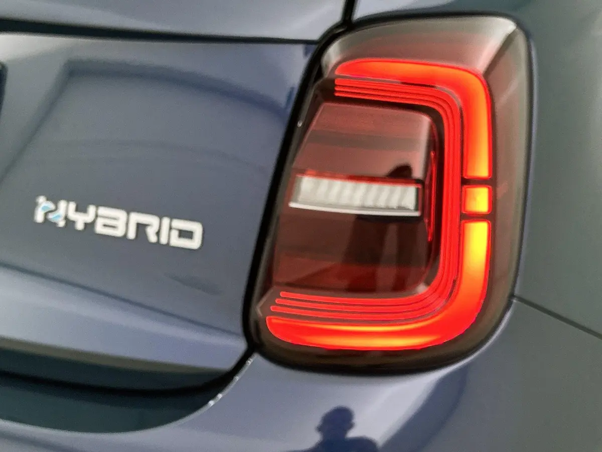 1.0 65k Hybrid La Prima | VOORRAAD VOORDEEL | Climate Control | Apple CarPlay/Android Auto | 17''LMV | Glazendak | Camera | Cruise Control | Stoelverwarming | LED |