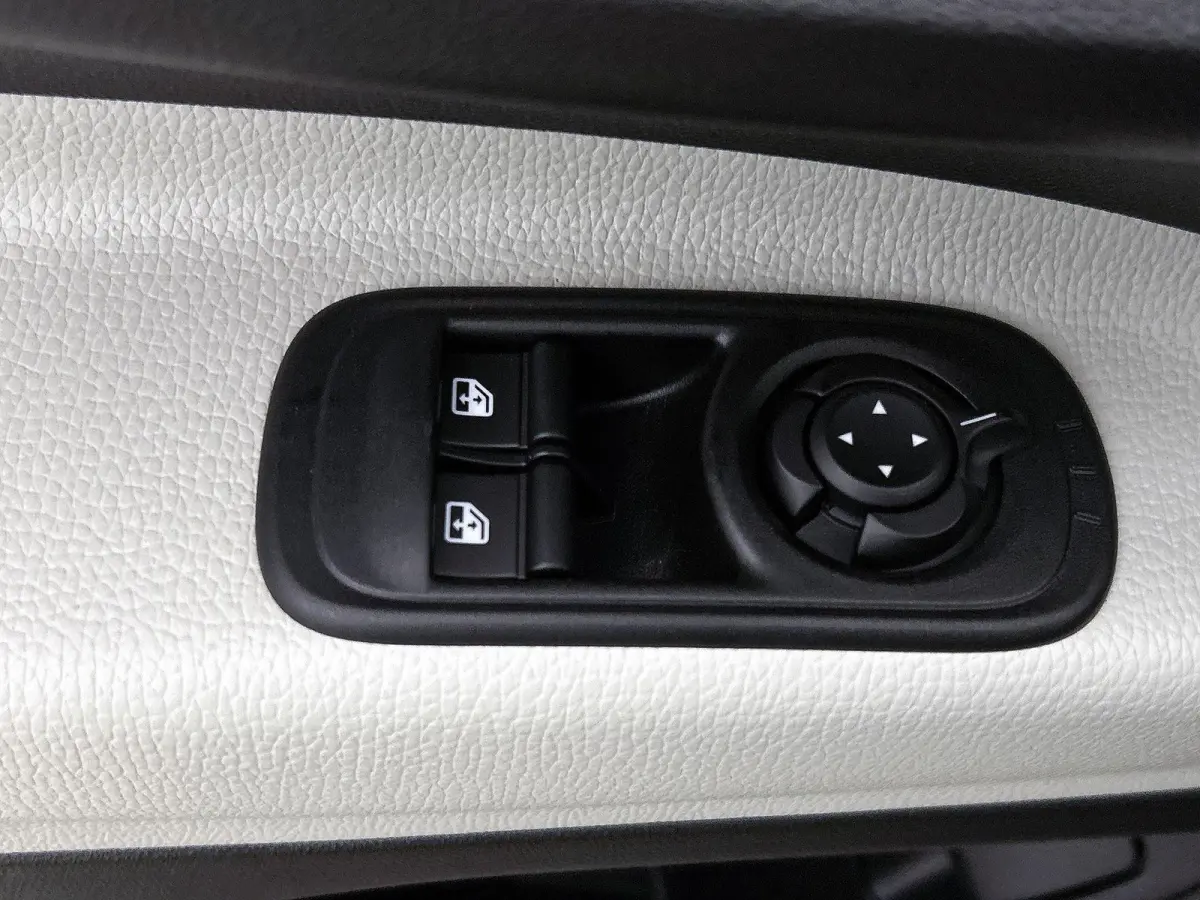 1.0 65k Hybrid La Prima | VOORRAAD VOORDEEL | Climate Control | Apple CarPlay/Android Auto | 17''LMV | Glazendak | Camera | Cruise Control | Stoelverwarming | LED |