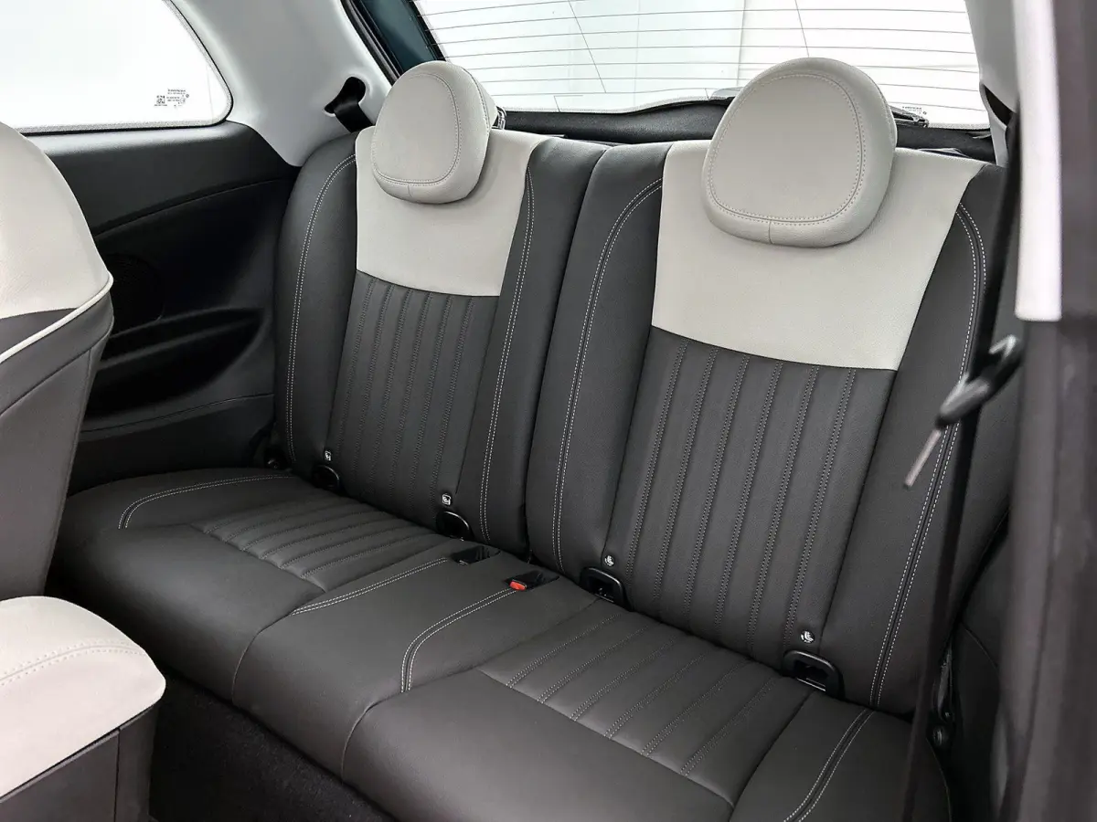 1.0 65k Hybrid La Prima | VOORRAAD VOORDEEL | Climate Control | Apple CarPlay/Android Auto | 17''LMV | Glazendak | Camera | Cruise Control | Stoelverwarming | LED |