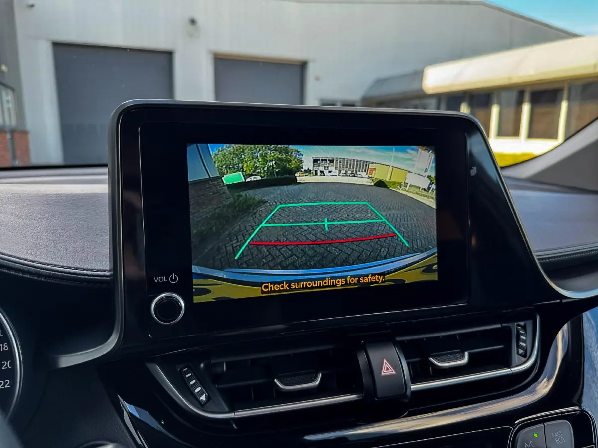 1.8 Hybrid Dynamic ✅ LED ✅ Camera ✅ CarPlay